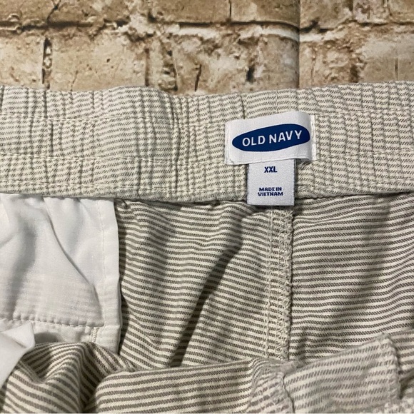 Old Navy Beige White Striped 9 Inch Drawstring Shorts - Picture 4 of 5